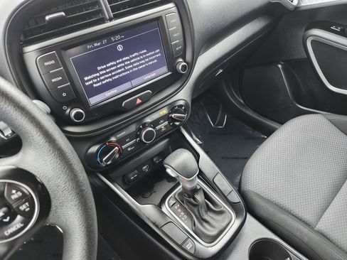 Used 2022 Kia Soul LX w/ Technology Package image 27