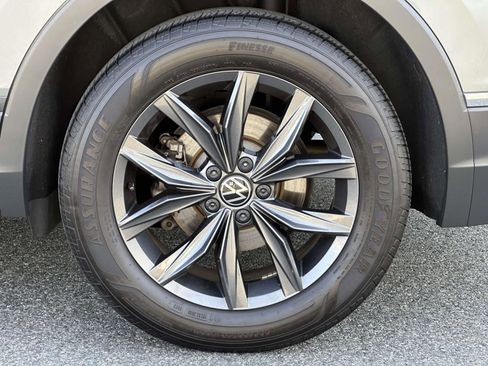 Used 2023 Volkswagen Tiguan SE image 17