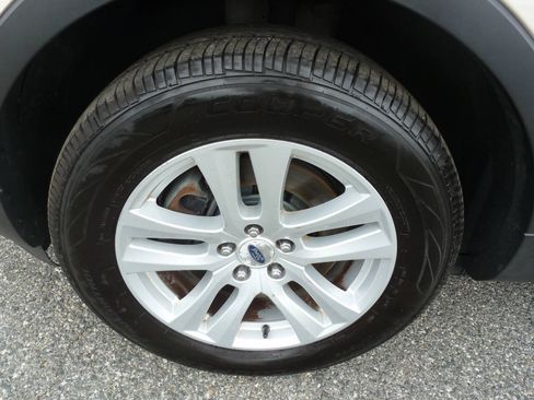 Used 2018 Ford Explorer XLT w/ Equipment Group 202A AWD/4WD image 15