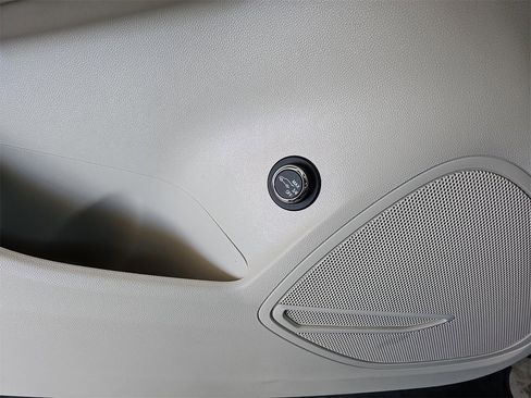 Used 2023 Buick Envision Preferred image 27