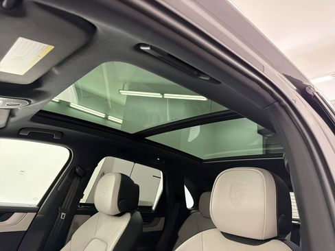 Certified 2025 Porsche Cayenne S AWD/4WD image 16