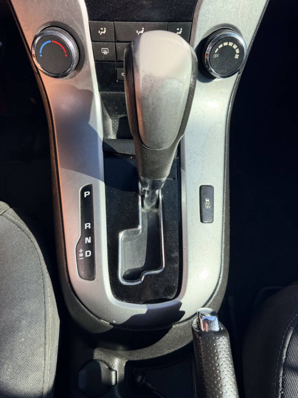 Used 2016 Chevrolet Cruze LT FWD image 17