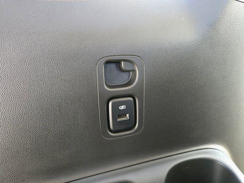 Used 2022 Buick Enclave Essence image 38