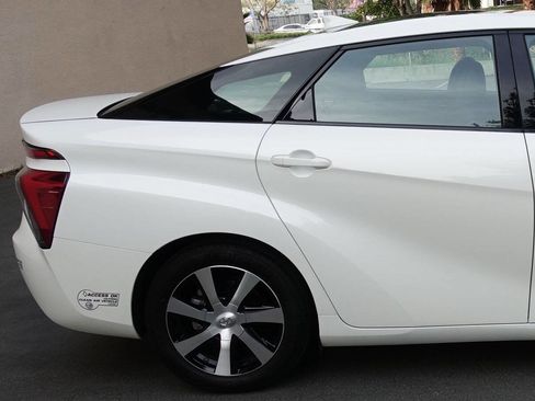 Used 2017 Toyota Mirai FWD image 19