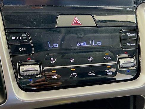 Used 2023 Kia Sorento LX image 18