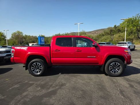 Used 2021 Toyota Tacoma TRD Sport w/ Technology Package AWD/4WD image 17