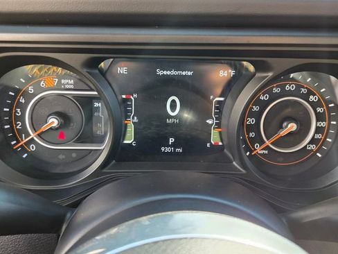 Used 2024 Jeep Wrangler Unlimited Sahara w/ Technology Group AWD/4WD image 38