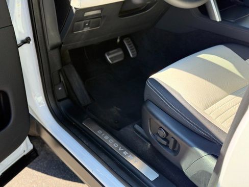 Used 2024 Land Rover Discovery Sport Dynamic SE image 17