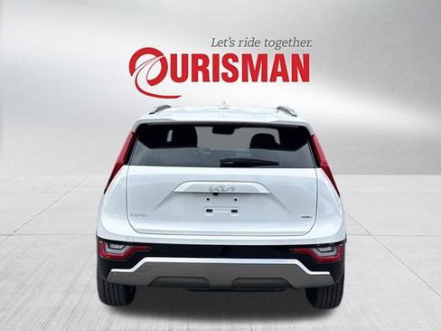 Certified 2025 Kia Niro SX Touring image 3