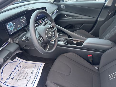 Used 2024 Hyundai Elantra Blue image 11