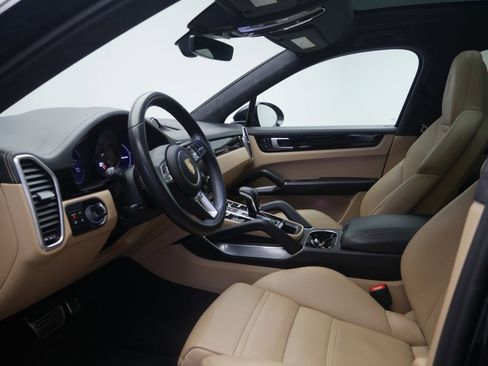 Certified 2023 Porsche Cayenne Turbo AWD/4WD image 5