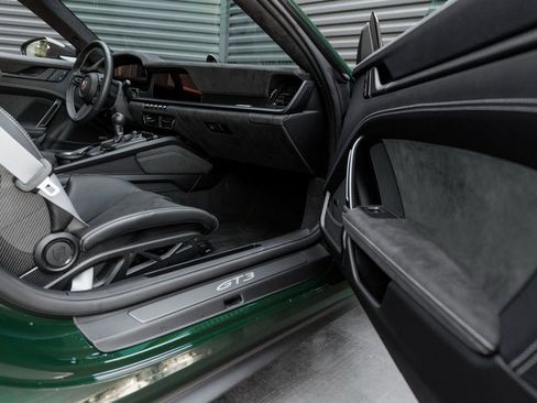 Certified 2025 Porsche 911 GT3 RWD image 40