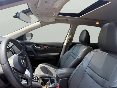 Used 2019 Nissan Rogue SL w/ Premium Package AWD/4WD image 10