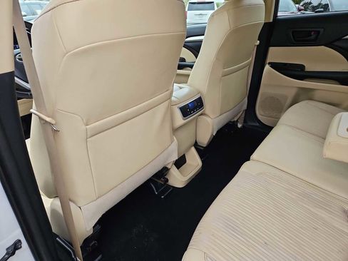 Used 2019 Toyota Highlander Plus image 19