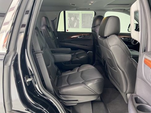 Used 2019 Cadillac Escalade Luxury image 26