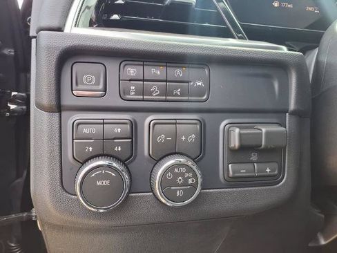 New 2026 Chevrolet Suburban LT w/ Comfort Package AWD/4WD image 29