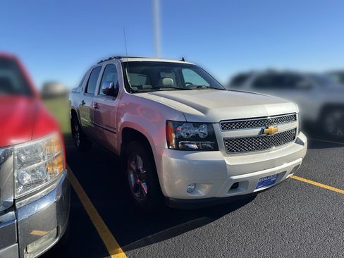 Used 2013 Chevrolet Avalanche LTZ AWD/4WD image 2