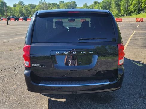 Used 2016 Dodge Grand Caravan SE FWD image 10