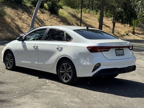 Used 2023 Kia Forte LXS FWD image 4
