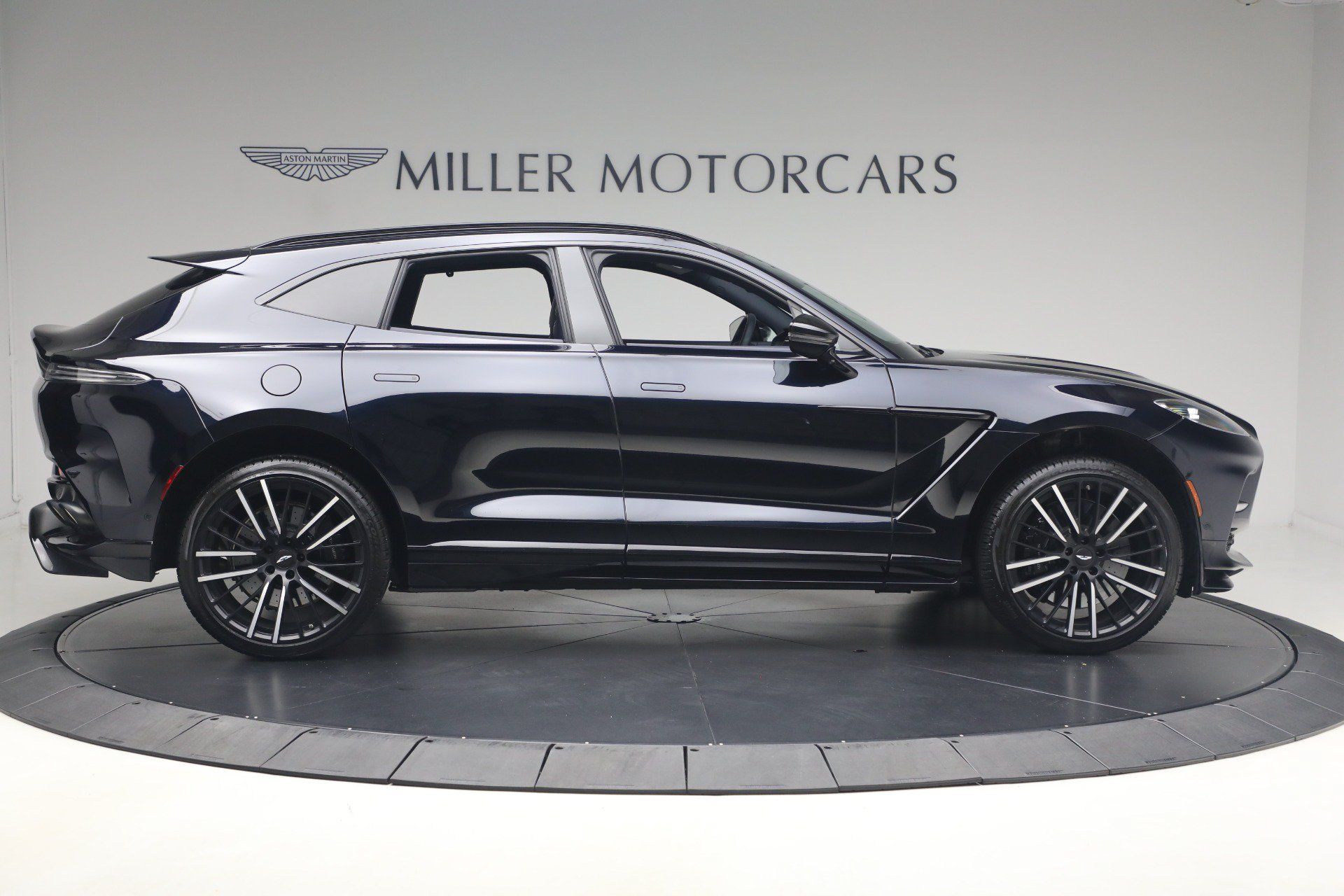 Used 2025 Aston Martin DBX 707 AWD/4WD image 9
