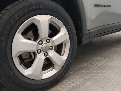 Used 2018 Jeep Compass Latitude FWD image 31