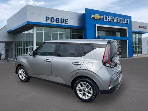 Used 2024 Kia Soul LX w/ Option Group 015 FWD image 3