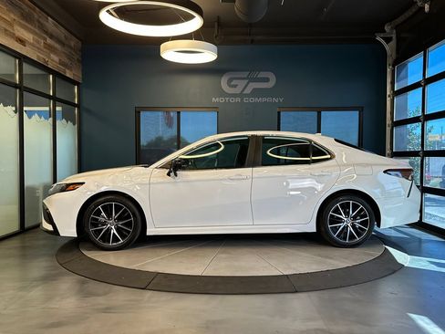 Used 2024 Toyota Camry SE w/ Cold Weather Package FWD image 6