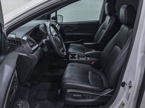 Used 2024 Honda Odyssey Sport image 13