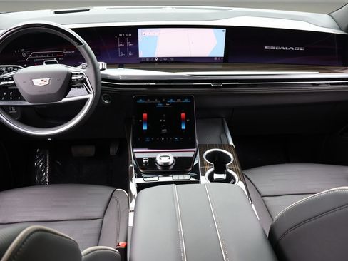 Certified 2025 Cadillac Escalade Premium Luxury AWD/4WD image 14