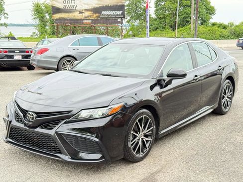 Used 2021 Toyota Camry SE image 8