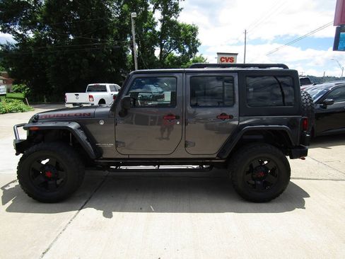 Used 2016 Jeep Wrangler Unlimited Rubicon AWD/4WD image 4