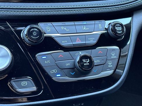 New 2027 Chrysler Pacifica Select FWD image 21