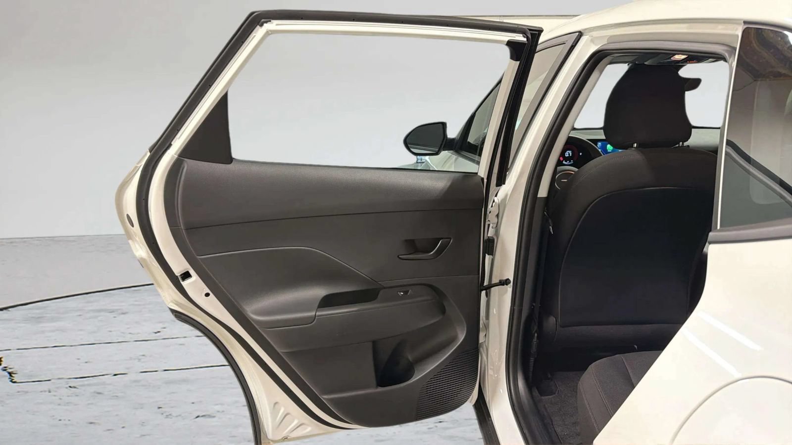 Used 2025 Hyundai Kona SE FWD image 36