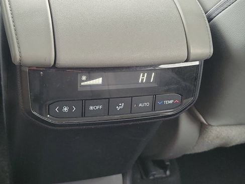 Used 2020 Toyota Highlander XLE image 13