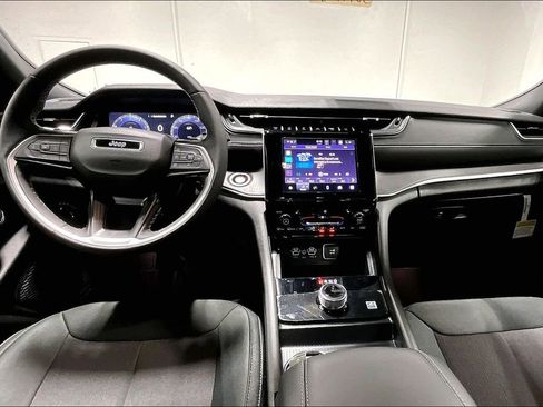 New 2025 Jeep Grand Cherokee Laredo X w/ Luxury Tech Group I image 9