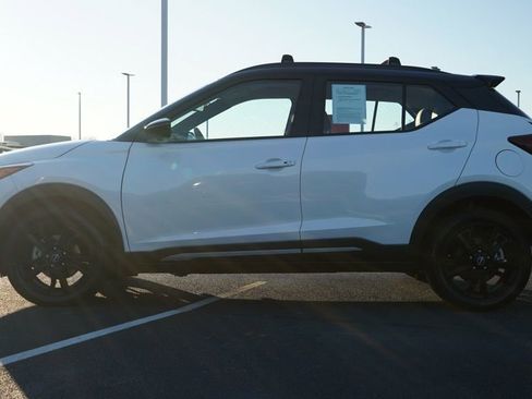 Used 2024 Nissan Kicks SR w/ SR Premium Package image 8