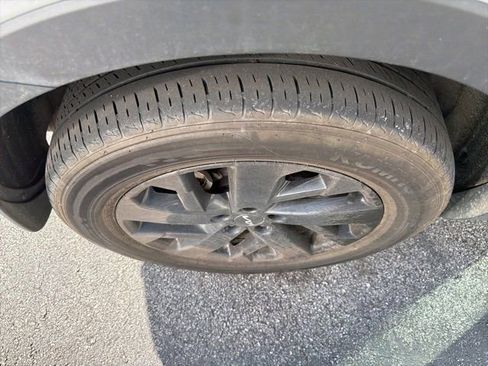 Used 2023 Kia Sorento S w/ Panoramic Sunroof Package image 4