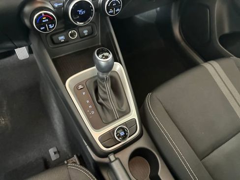 Certified 2023 Hyundai Venue SEL image 20