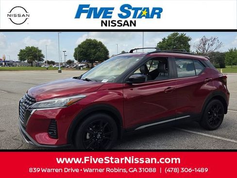 Used 2023 Nissan Kicks SR w/ SR Premium Package FWD image 3