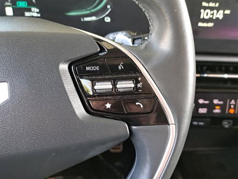 Used 2023 Kia Niro EX Touring image 17