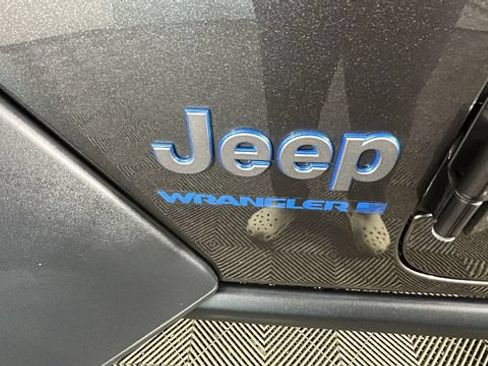 Used 2023 Jeep Wrangler Unlimited w/ Cold Weather Group AWD/4WD image 9