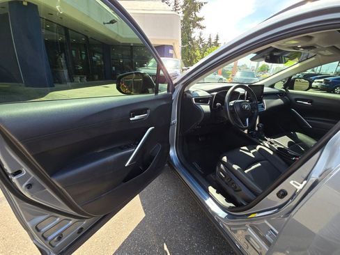 Used 2022 Toyota Corolla Cross XLE w/ Convenience Package AWD/4WD image 20