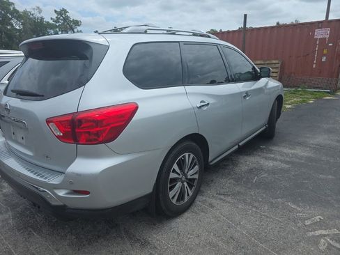 Used 2017 Nissan Pathfinder SL w/ SL Premium Package FWD image 4