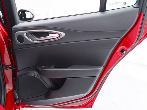 Used 2025 Alfa Romeo Giulia w/ Driving Assist Package image 15