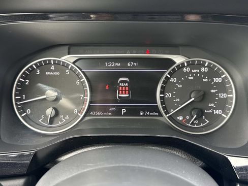 Used 2025 Nissan Pathfinder SV image 18