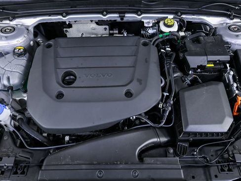 Certified 2025 Volvo XC40 B5 Core image 35