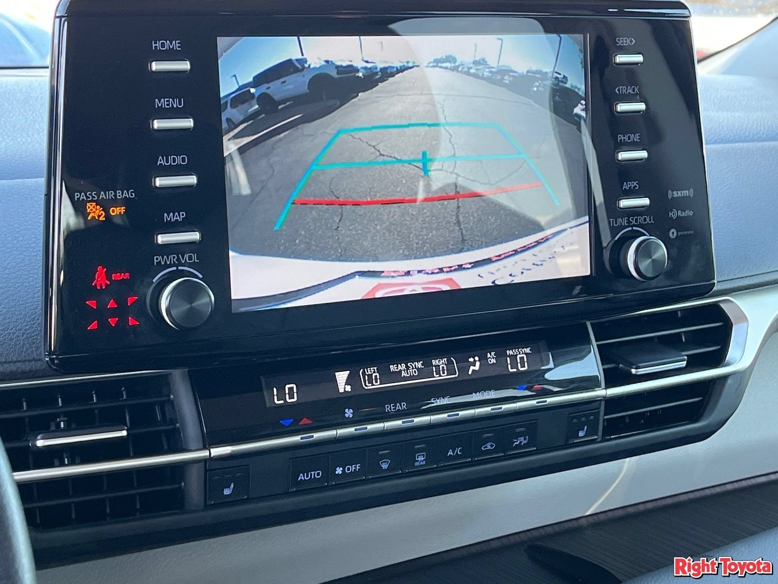 Certified 2024 Toyota Sienna XLE FWD image 29