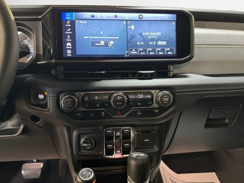 Used 2025 Jeep Wrangler Unlimited Sahara image 22