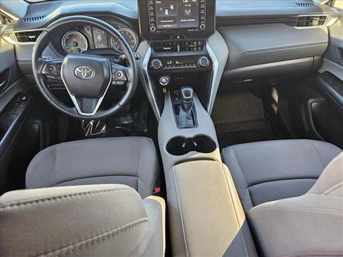Used 2022 Toyota Venza LE image 15