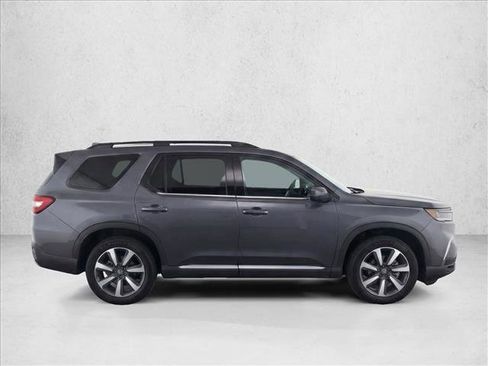 Used 2023 Honda Pilot Touring image 8